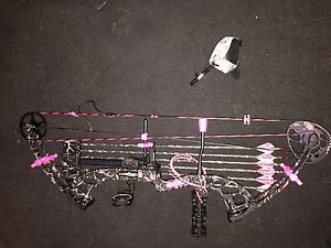 Woman PSE Archery Stinger Compound Bow