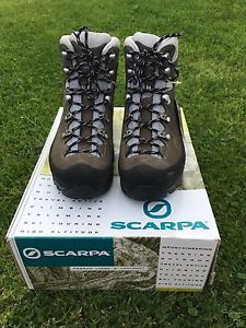 Brand New SIZE 4 Women's Scarpa Mythos Tech GTX walking boots