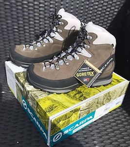 Brand New Women's Size 8 Scarpa Mythos Tech  GTX Hiking Boots