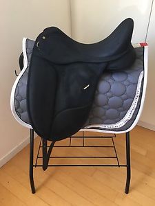 Wintec Dressage Saddle Isabell Werth 17.5" Nearly NEW!!!  CAIR