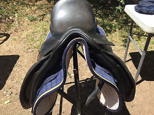 County Saddlery Black 17 1/2" Dressage Saddle Wide tree