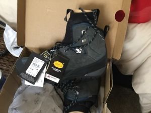 Arc'teryx Bora2 Gore Tex Boots UK 8.5