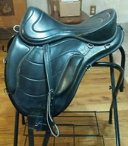 17" Freeform Classic Endurance Saddle,  black