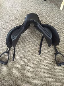 english jumping saddle