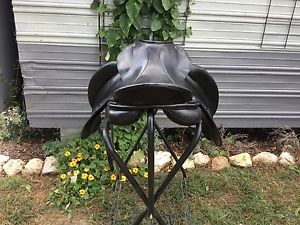 Hennig 17" Black Dressage Saddle