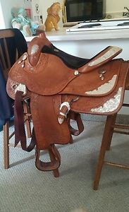 Snaffle Show Saddle