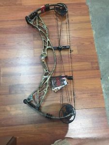 Hoyt Defiant 30 (Right Hand, Camo, 70#, 26-28")