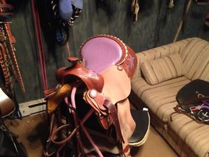 16" Double T Saddle, SQHB, w/ matching Bridle and Breast Plate