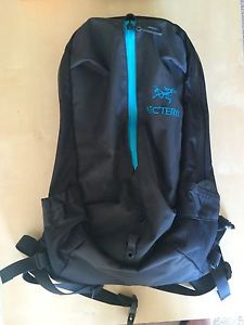 ARC'TERYX ARRO 22 BACKPACK 22L BLACK BLUE