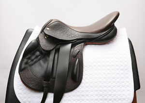 USED BLACK COUNTRY TEX EVENTER 17" MW MONOFLAP BROWN JUMPING SADDLE