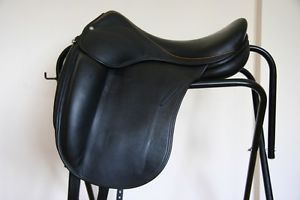 CHILDERIC Dressage Saddle 18" / MW short flap (cwd schleese devoucoux hennig)