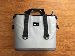 Yeti Hopper 40 Cooler Ice Chest Soft Sided Leakproof Waterproof AirTight NEW