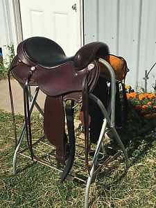 NEW Cashel Trail Saddle! Never Ridden In.  HORN FREE!  16" Seat