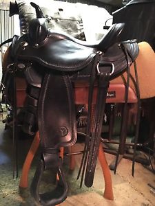 Circle Y Flex 2 Saddle With Matching Black Back Cinch And Breast Collar / no tax