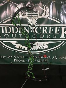 2014 Bowtech Insanity CPXL 65# 27"-31.5" RH Green Black w/ Limbdriver Rest