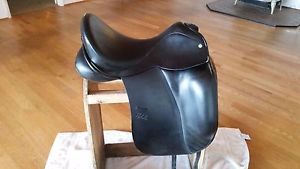 17.5" Med/wide Steffen's Advantage Dressage Saddle