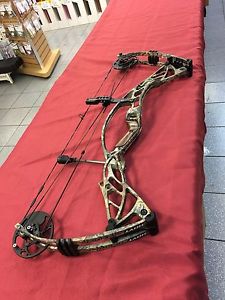 NEW 2016 Hoyt Defiant COMPOUND BOW RIGHT HAND 50-60LB 26"-28" DRAW FREE SHIPPING