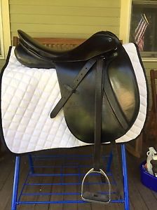 17.5 Stubben Tristan Dressage Saddle