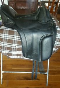 Barefoot London Treeless Saddle Size 2