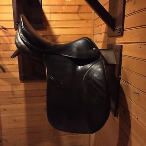 Roosli Pilatus Dressage Saddle MW, 17.5