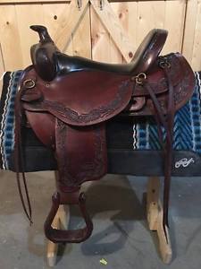 16.5 inch Reinsman Trail Saddle