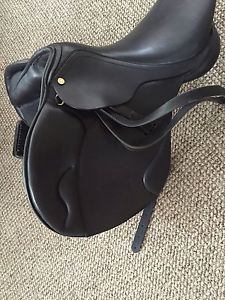 Horze B Vertigo Black BOTAR Jumper/eventing Saddle.  16.5 Medium Tree