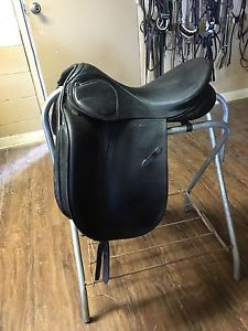 Stubben Scandica 17.5in MW Dressage Saddle