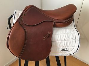 Richard Castelow Jumping Saddle 17.5"  Medium Wide -Dream to ride in!!