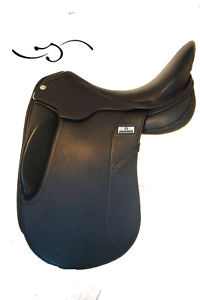 Sommer Esprit Athen Dressage Saddle Black 18"