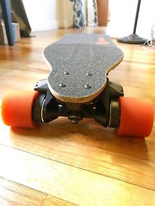 Boosted Board Dual+ Plus 2000 Watt Electric Longboard