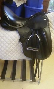 Custom Saddlery Wolfgang Constanze Monoflap Dressage Saddle 18" ON TRIAL.