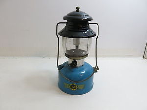 VINTAGE 1966 SEARS MODEL 476-74550 / 7115 BLUE AND BLACK ENAMEL CAMPING LANTERN