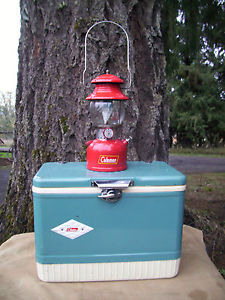 VINTAGE METAL COLEMAN DIAMOND LOGO AQUA-TEAL COOLER & 200 A LANTERN-6-62 & 3-61