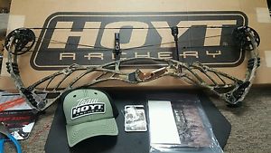 Hoyt Defiant 34 Right Handed Realtree Xtra 70#