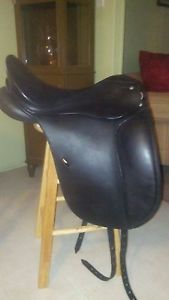 Schleese JES Elite Dressage Saddle - 17.5 JUST REFLOCKED