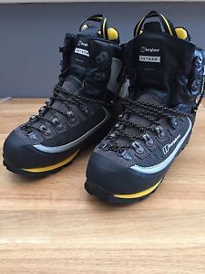 Brand New Berghaus Kibo Gtx Extrem Walking / Hiking Boots UK 6.5