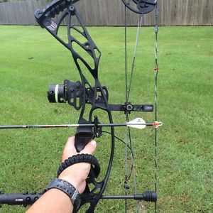 Hoyt Defiant 30 Bow Blackout