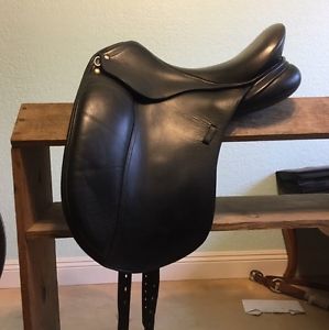 Schleese Wave Dressage Saddle 17.5"