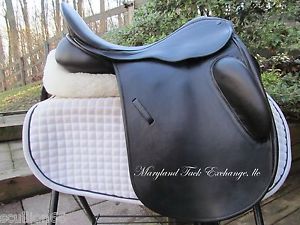 17.5" COUNTY FUSION black dressage saddle - RARE 1/2 BLOCKS-WIDE TREE-2010 MODEL