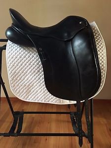 Schleese The Wave 17.5" Black Dressage Saddle