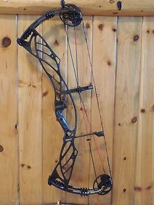 Hoyt Defiant 34 Bow, RH, 55-65 #s, Black Defiant Demo, 27-29" draw length, 2016