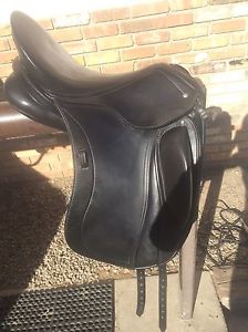 Schleese Mivera Dressage Saddle 17.5