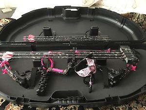 Woman PSE Archery Stinger Compound Bow