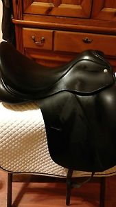 Steffen Peters Advantage dressage saddle 17 1/2 med tree