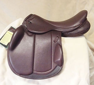 Toulouse Helayne Event Saddle with Genesis