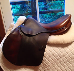 17.5" Devoucoux Biarritz Saddle - 2006 - 2A Flaps - 4.5" dot to dot