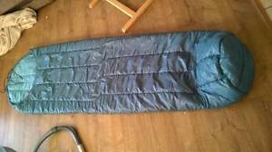 Adult Very Very Warm Sleeping Bag AJUNGILAK Snuggledown Dacron Hollofil