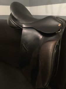 17.5 Rembrant dressage saddle