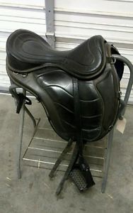 Freeform Treeless Saddle 18"