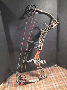 Mathews Z7 RH Compound Bow 28.5" Draw 70 Lbs Used Very Nice Some Extras